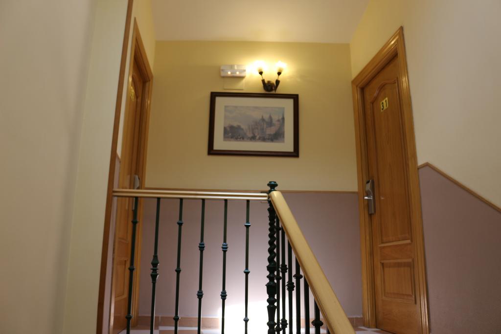 Hostal Don Jaime II Segovia Exterior photo