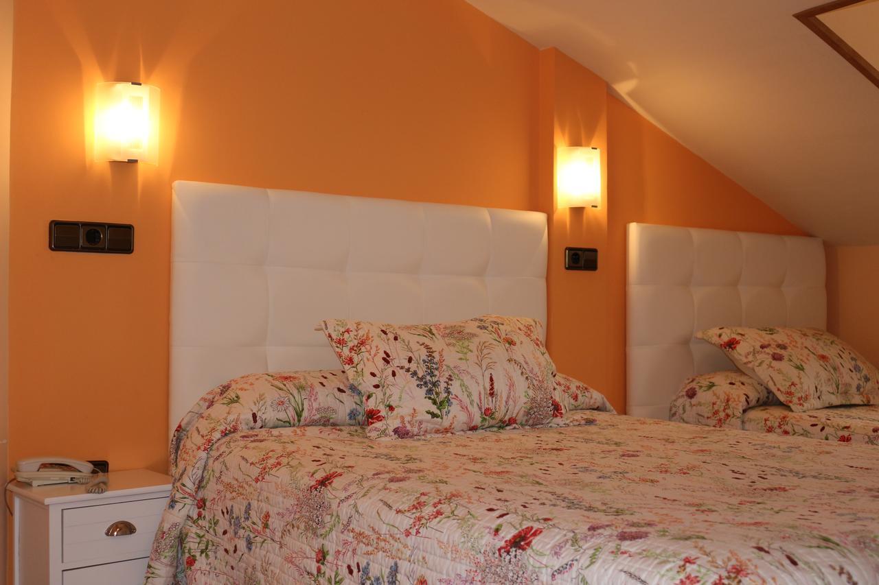 Hostal Don Jaime II Segovia Exterior photo